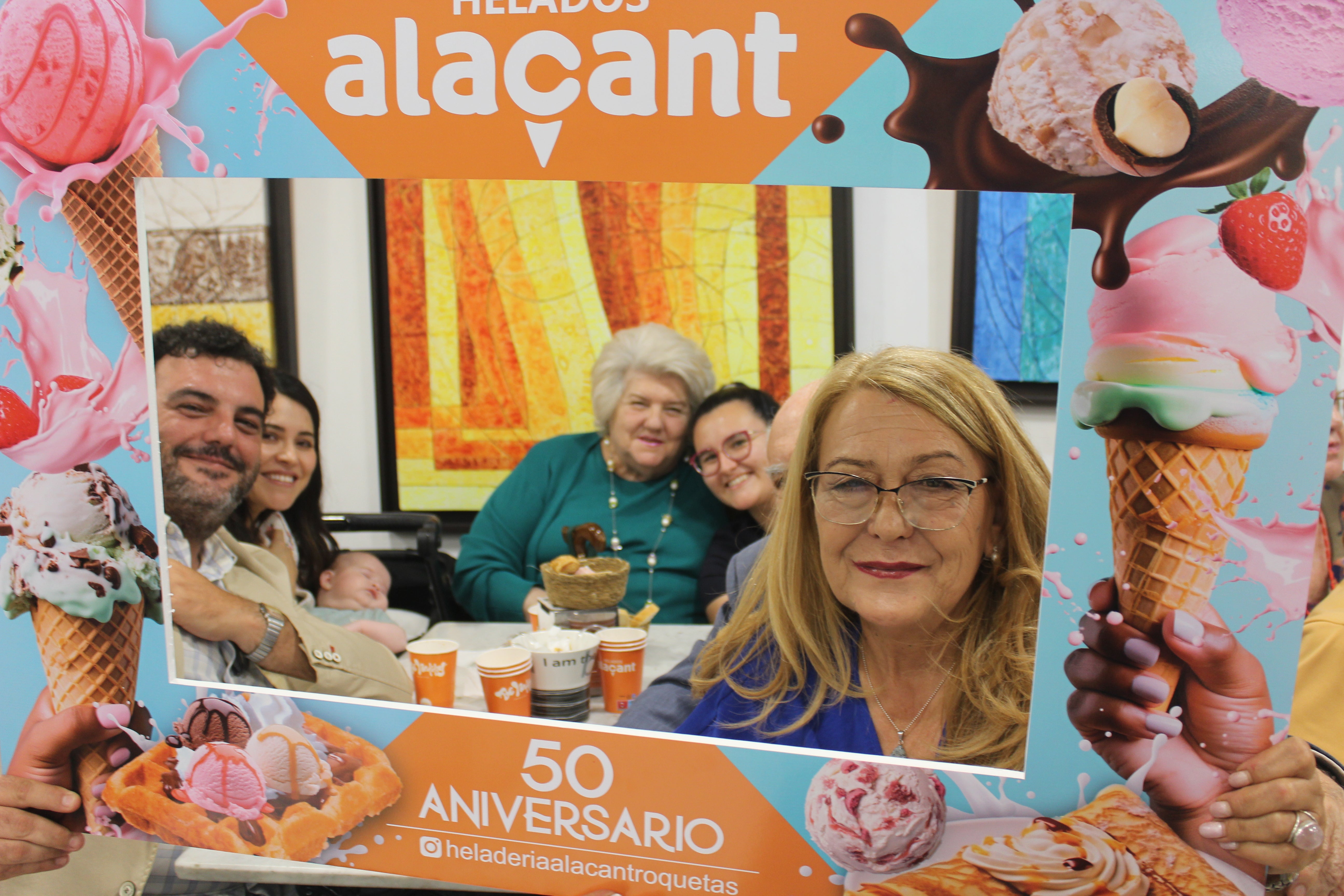 Así fue la celebración del 50 aniversario de la Heladería Alacant de Roquetas de Mar