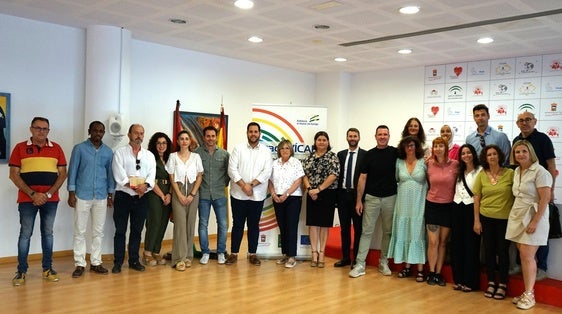 La comisión del programa Eracis Plus de Vícar toma nota del nuevo Plan Local
