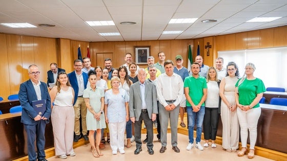 Roquetas refuerza varias áreas con la incorporación de 17 interinos
