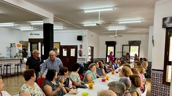 Gerontogimnasia y desayuno, el «elixir» de los mayores en Vícar