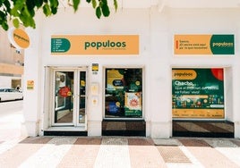 Fachada principal de Populoos en Roquetas de Mar.