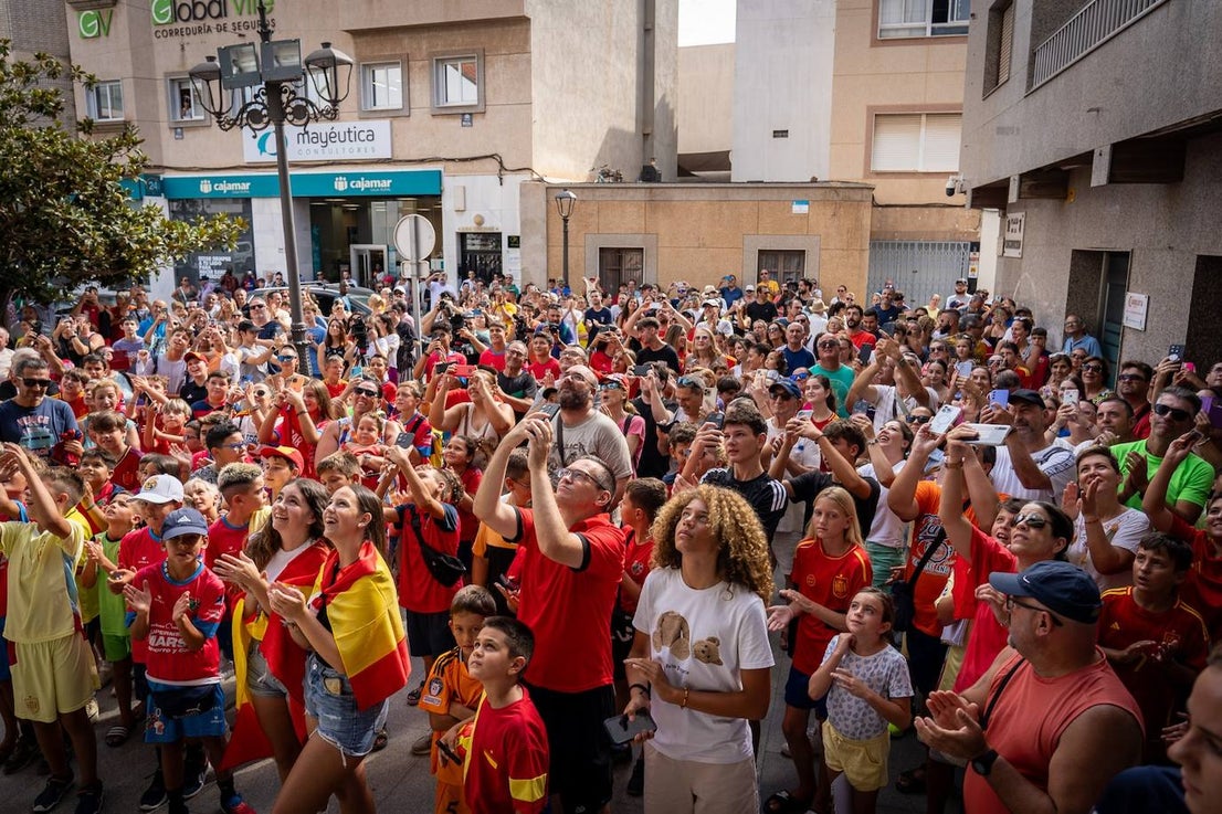 Fotos: Así han recibido a Álex Baena en Roquetas de Mar