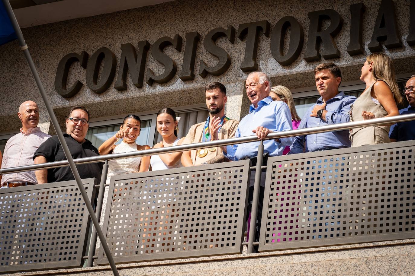 Fotos: Así han recibido a Álex Baena en Roquetas de Mar