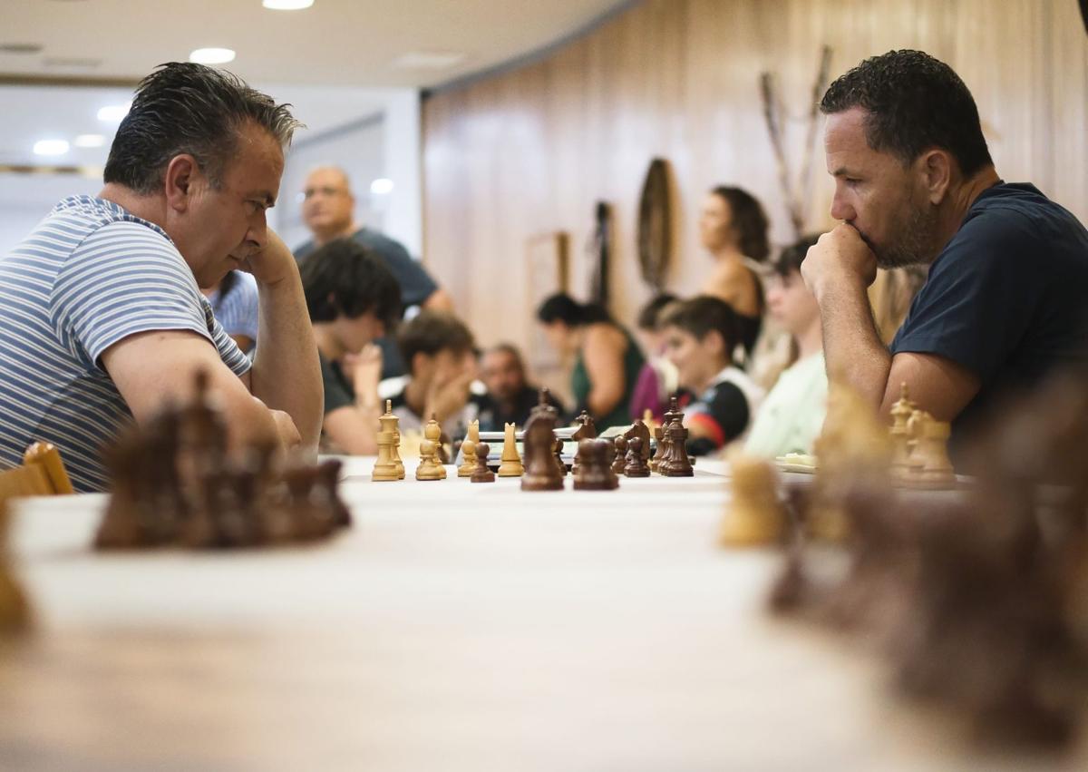 Imagen secundaria 1 - Roquetas inaugura sus 'Olimpiadas', con centenares de deportistas que compiten en 13 disciplinas