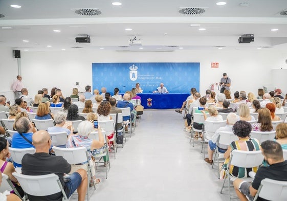 Una de las reuniones para las subvenciones en Roquetas de Mar.