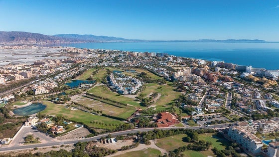 Roquetas de Mar afianza su liderato turístico y se sitúa en el top 5 andaluz