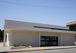 Una imagen del remodelado Mercado de Abastos de la Puebla de Vícar, a unos pocos metros del Teatro.