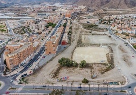 Los terrenos que la Rambla de San Antonio cuenta desde la Avenida Carlos III en Aguadulce.