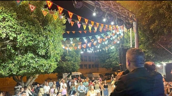 La Envía concluye sus festejos con unas actuaciones de música, fútbol y fiestas de colores