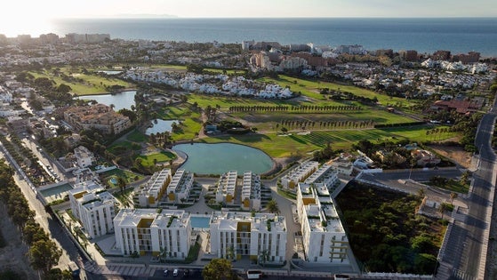Más de 150 pisos y adosados se levantarán junto al campo de golf de Roquetas de Mar