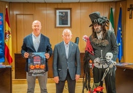 La presentación de la 'Noche en negro' se realizó en el salón de plenos del Ayuntamiento de Roquetas.