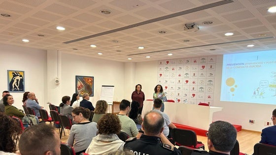Vícar da unas pautas para prevenir sobre el suicidio en un taller celebrado en el municipio