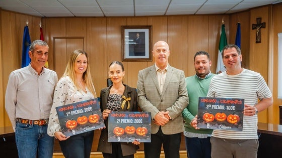 Roquetas entrega los premios del concurso de escaparates de Halloween
