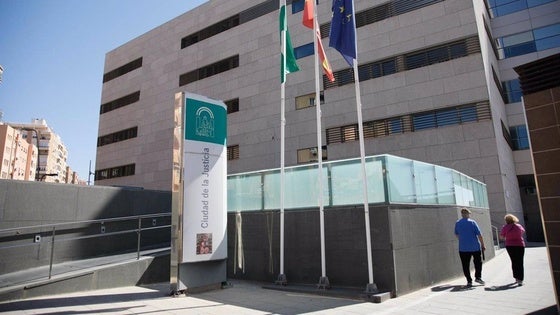 La jueza devuelve la causa de los policías agredidos en Roquetas para investigar si fue un homicidio en tentativa