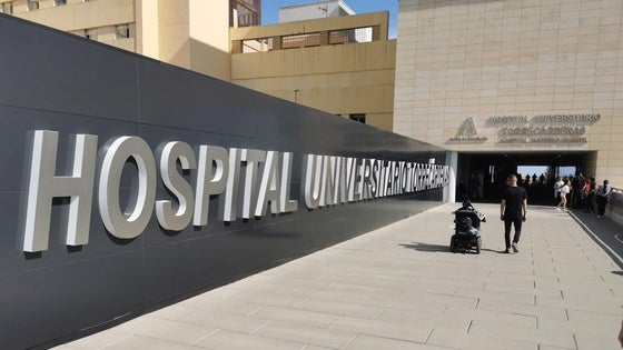 En la UCI el trabajador de carreteras atropellado en Roquetas de Mar