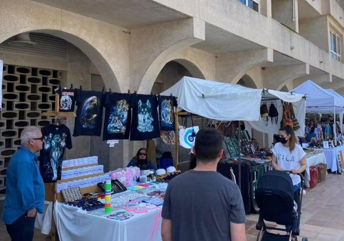 Uno de los puestos de artesanía y regalos de GastroArt.