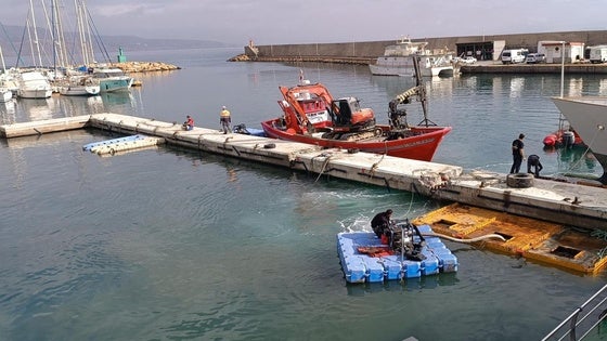 La Junta invierte 2,5 millones en renovar los pantalanes y el foso del varadero de Roquetas de Mar