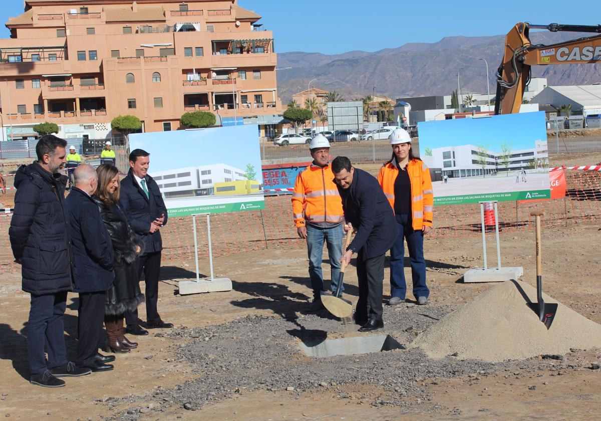 Moreno Bonilla coloca la primera piedra para el IES Las Salinas en Roquetas