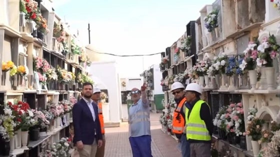 Roquetas realiza obras de renovación del cementerio municipal