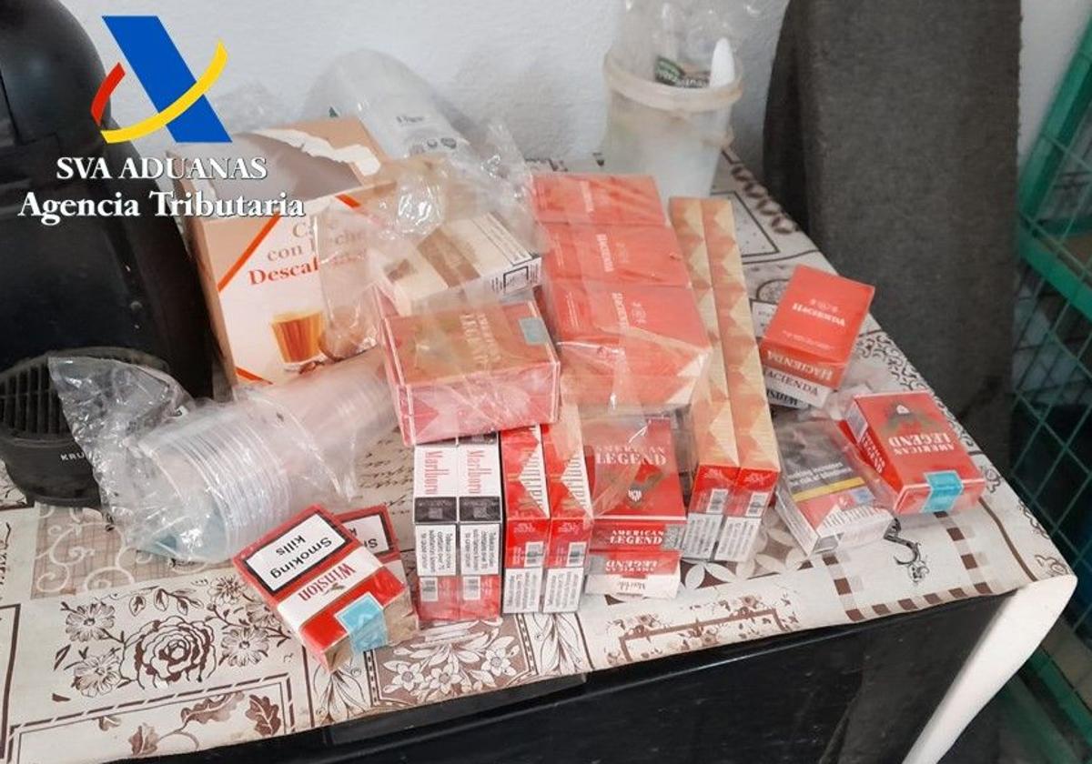 Desmantelan un centro clandestino de fabricación de tabaco en Roquetas