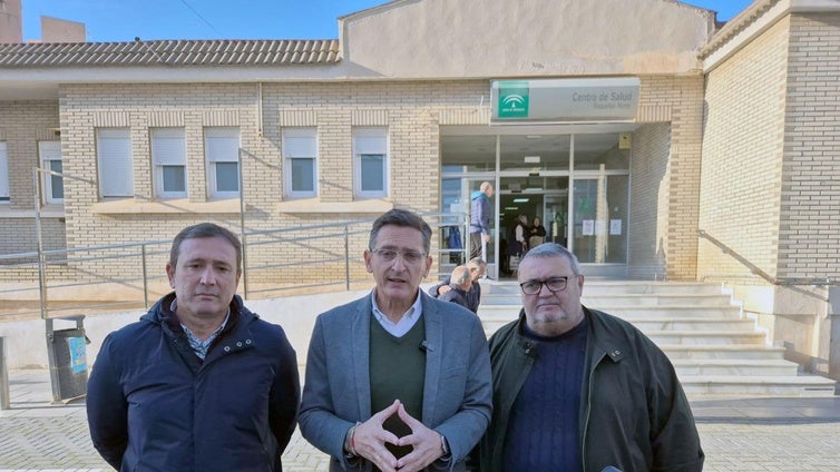 Piden estar «alerta» ante el posible cierre de centros de salud por el Hospital de Roquetas