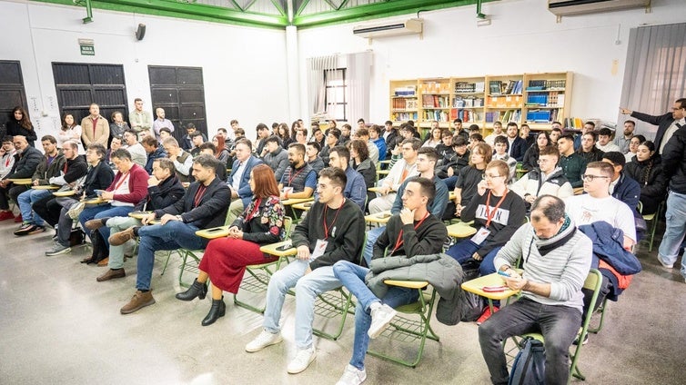 Un centro educativo de Roquetas organiza unas jornadas para crear empleo
