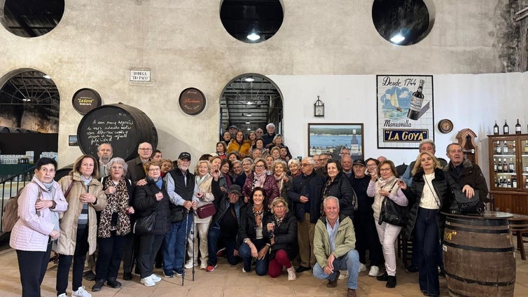 Los mayores de Roquetas visitan enclaves turísticos de la provincia de Cádiz