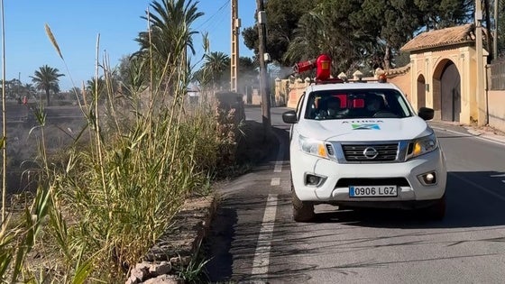 Roquetas de Mar se remanga contra los mosquitos en la Urba y en El Parador