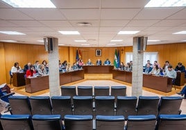 Imagen del pleno ordinario en el Ayuntamiento de Roquetas.