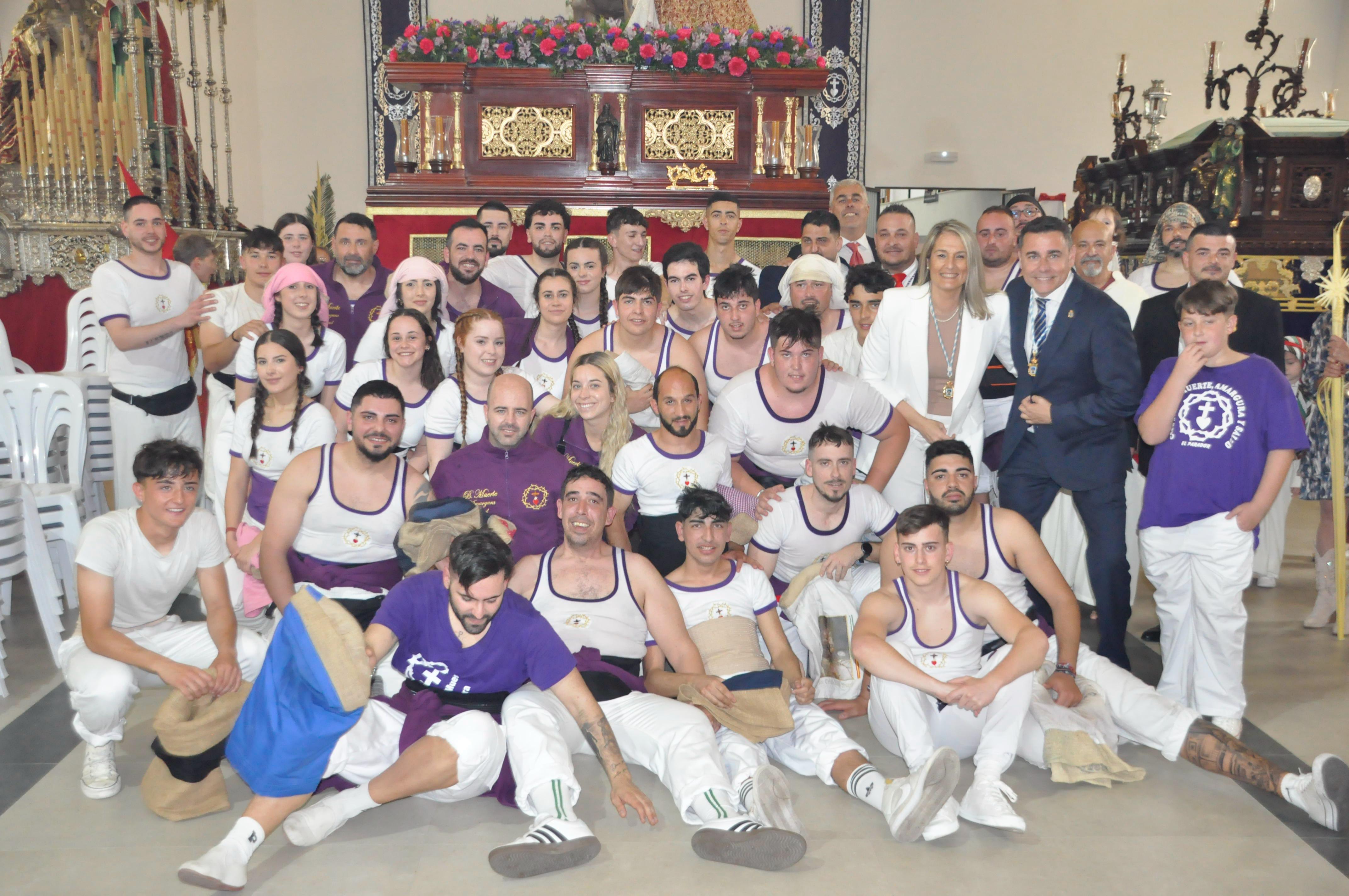 El Parador saca a La Borriquita entre la felicidad del inicio del Domingo de Ramos