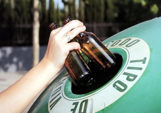 Fomentan el reciclaje de vidrio con la instalación de 21 nuevos iglús en varias calles de Vícar