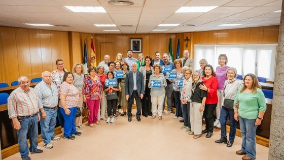Roquetas realiza la entrega de premios a las cruces de mayo más originales