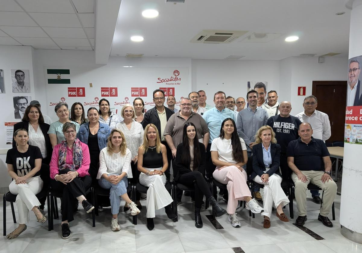 En total, una treintena de hombres y mujeres conforman la Ejecutiva Municipal de Roquetas de Mar.