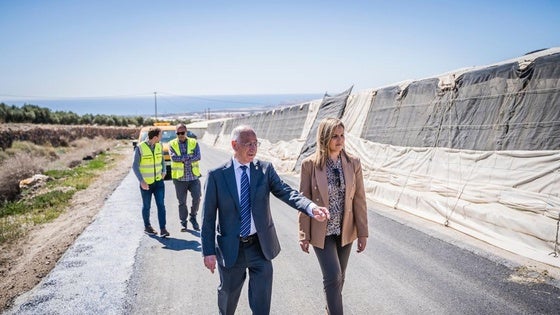 Roquetas invierte más de 166.000 euros para arreglar dos caminos rurales