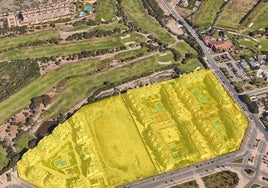 El espacio previsto para que se construyan las viviendas en Playa Serena, una de las zonas de Roquetas.