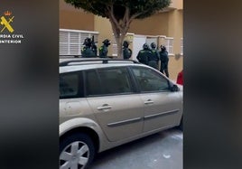 Dos detenidos por contar con una plantación de marihuana en su vivienda de Roquetas