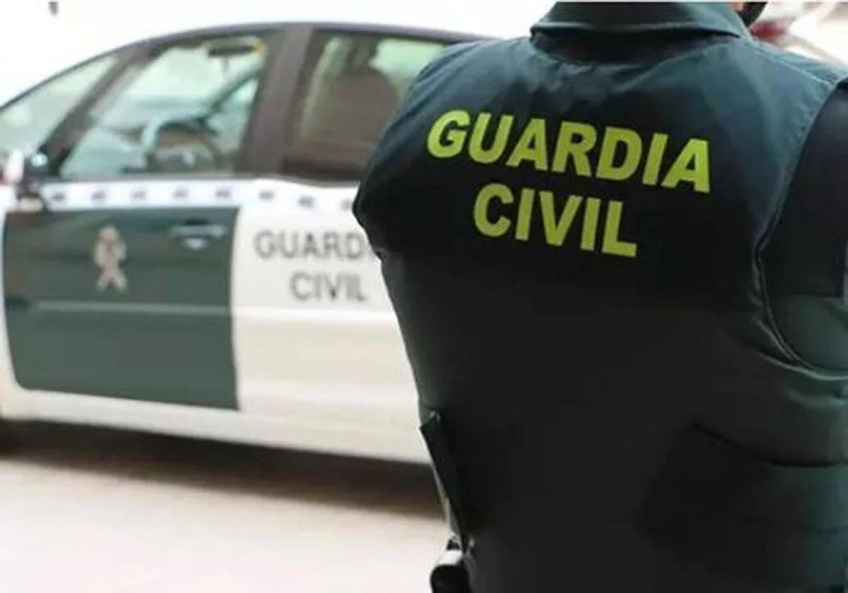 Arrastran a un guardia civil en medio de una multitudinaria pelea y acaba con heridas y fracturas