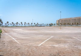 Una de las vistas que tiene el parking de esta zona de Roquetas de Mar.
