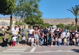 Foto de familias en el centro de Educación Vial de Vícar.