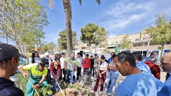 Vícar planta más de 1500 nuevas plantas y arbolado para llenar de verde todo el municipio
