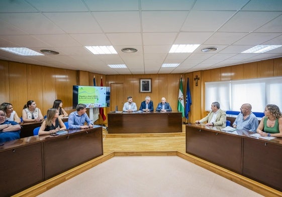 Reunión en el Ayuntamiento de Roquetas de Mar.