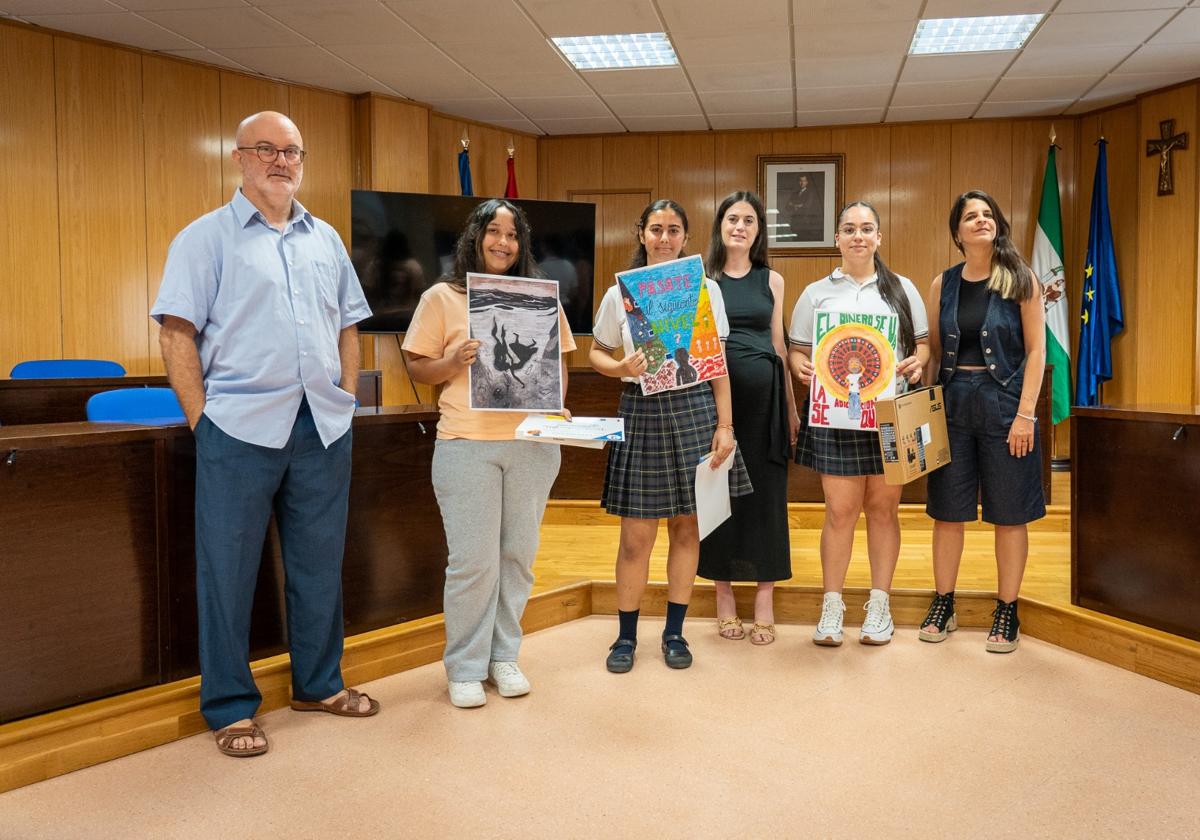 Las jóvenes se llevaron varios premios por el concurso.