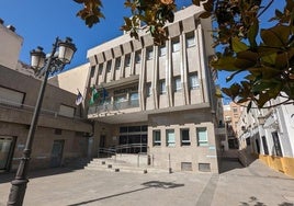 Fachada del Consistorio roquetero.