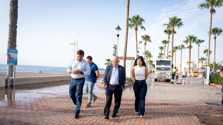 Las playas de Roquetas vuelven a la normalidad tras la Noche de San Juan