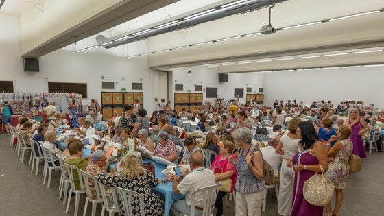 Roquetas acoge a cerca de 250 encajeras de Andalucía Oriental y Murcia