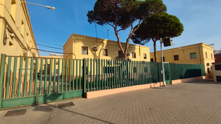 La falta de calabozos en el Cuartel de Roquetas obligará a la Guardia Civil a trasladar a los arrestados a Almería