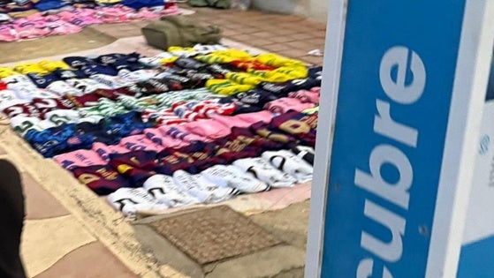 Comerciantes denuncian la «impunidad» de la venta ilegal en Roquetas