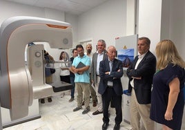 El alcalde de Roquetas, Gabriel Amat, junto al delegado de Salud y Consumo en Almería, Juan de la Cruz Belmonte, visitan el SUAP de Roquetas.