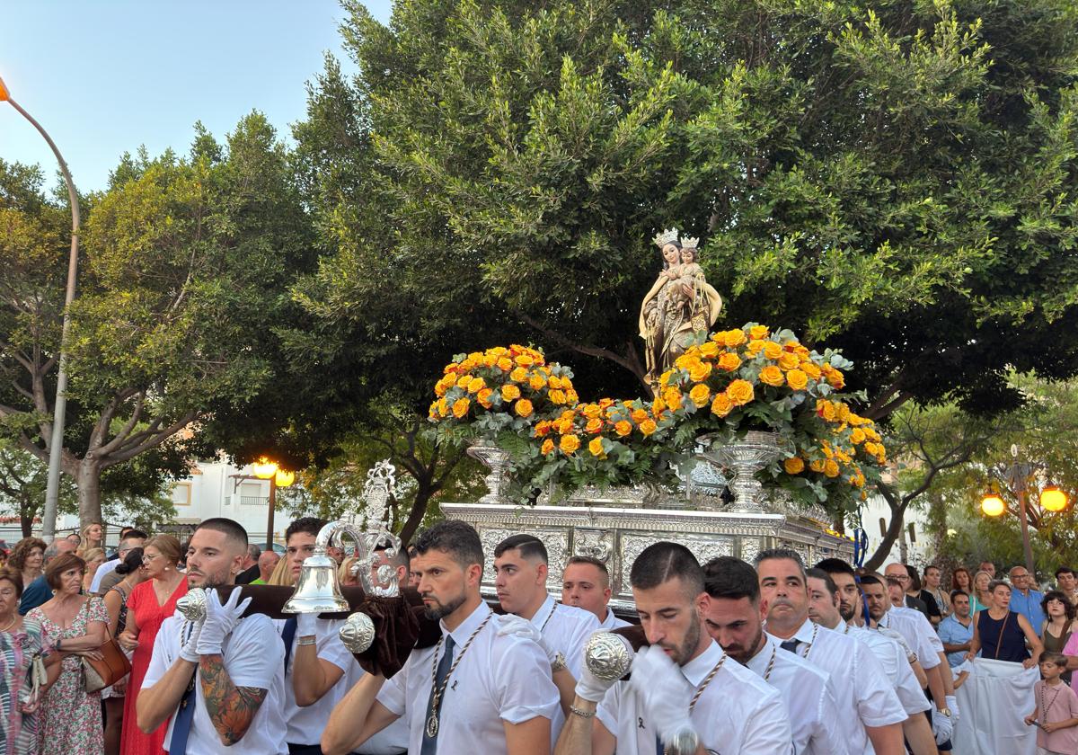 La procesión de la Virgen del Carmen recorrió las distintas calles de Aguadulce.