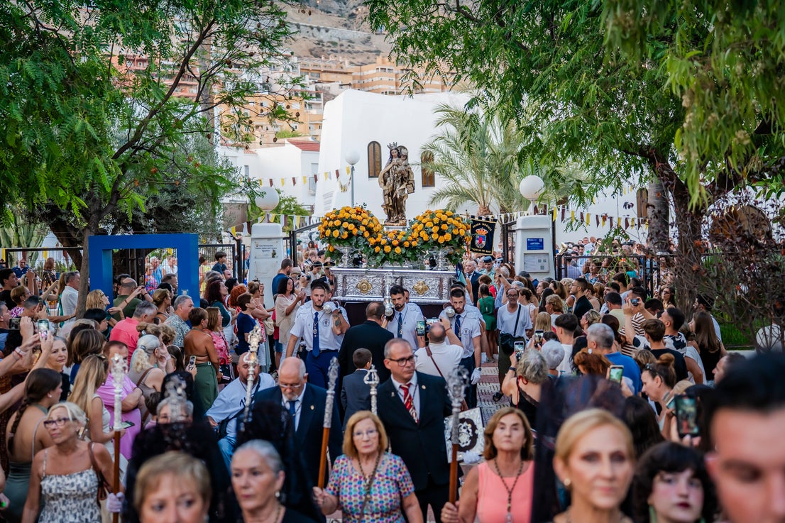 La Virgen del Carmen pasea por Aguadulce